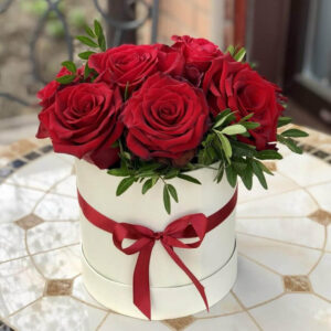 Коробка из 9 красных роз