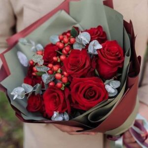 Букет " Розы с эвкалиптом "